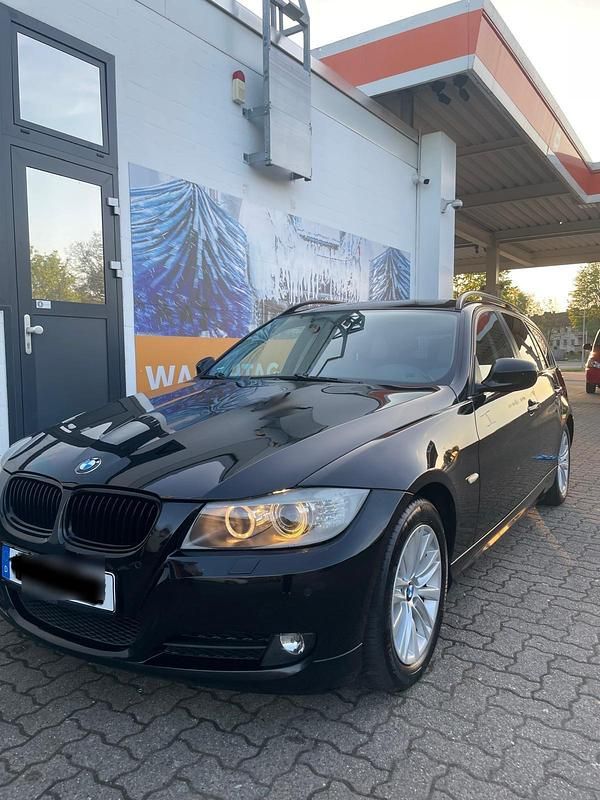 Schwarz Gebraucht 2009 BMW 318 Kombi | 5.550 € - Bild 1/4