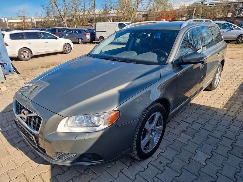 Gebraucht Volvo V70 Summum 179 PS (131 kW) 2012 Grün Kombi