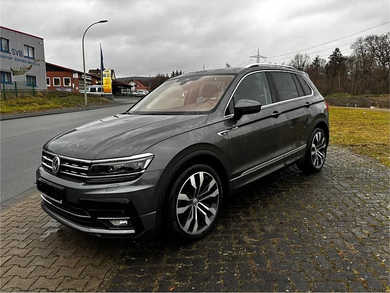 Grau Gebraucht 2020 VW Tiguan R-line SUV | 29.980 € (Guter Preis) - Bild 1/4