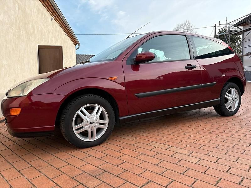 Second-hand Ford Focus 100 CP (73 kW) 2001 Roșu Berlinǎ
