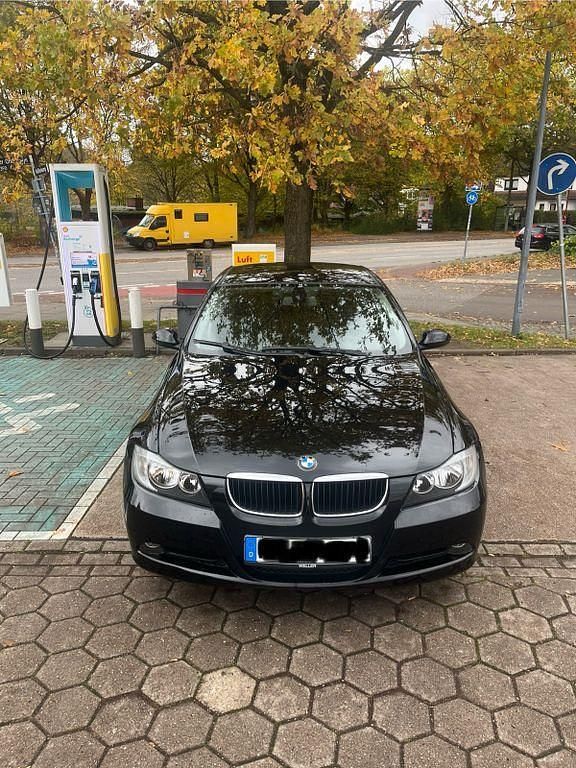 Schwarz Gebraucht 2006 BMW 320 Limousine | 3.900 € (Superpreis) - Bild 1/4