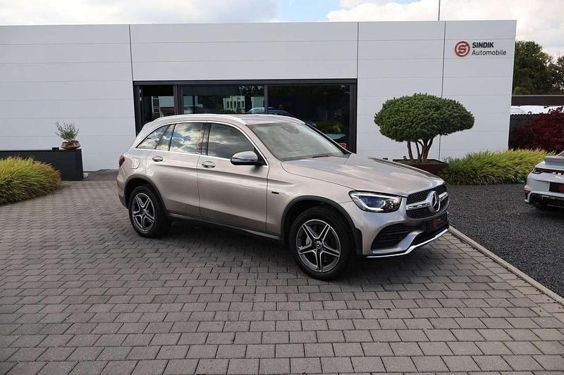 Gebraucht Mercedes GLC300e AMG 306 PS (225 kW) 2021 Mojavesilber metalliclack SUV