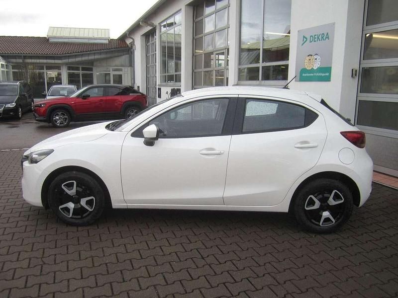 Gebraucht Mazda 2 Center-Line 75 PS (55 kW) 2024 Snowflake white pearl Kleinwagen