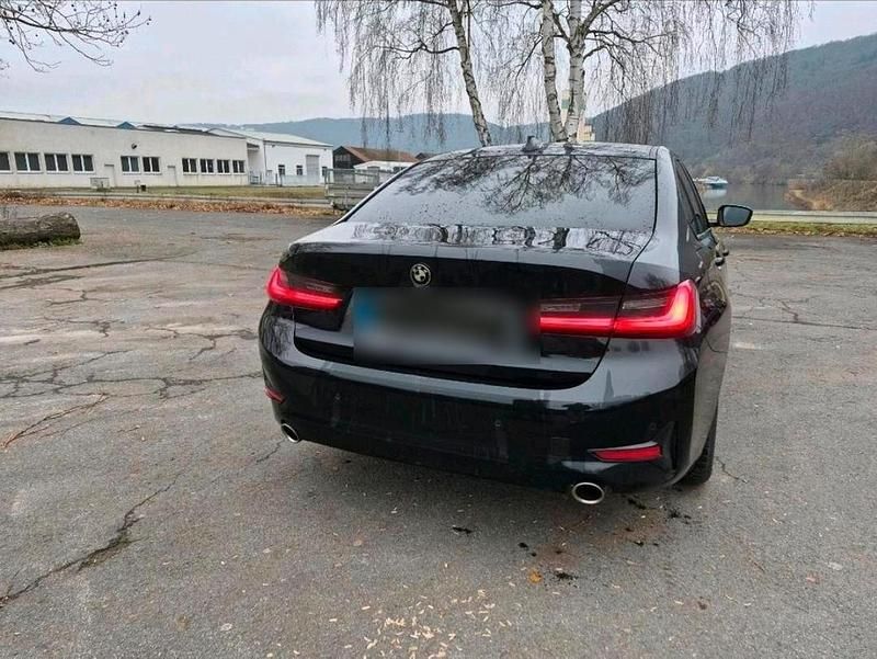Gebraucht BMW 320 184 PS (135 kW) 2019 Schwarz Limousine