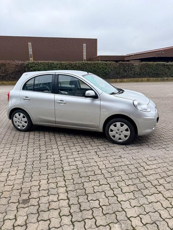 Gebraucht Nissan Micra Acenta 80 PS (58 kW) 2012 Silber Kleinwagen