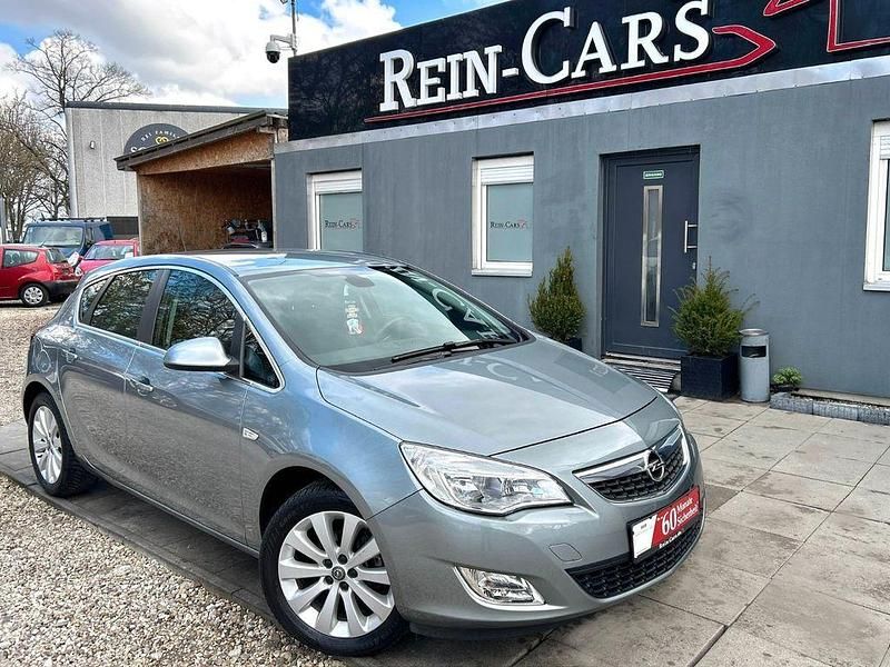Gebraucht Opel Astra Cosmo 140 PS (102 kW) 2010 Silber Limousine