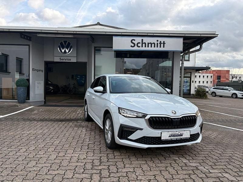 Neu Skoda Scala 150 PS (110 kW) 2026 Weiß Kleinwagen