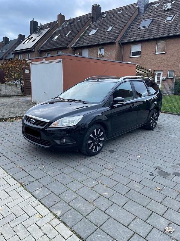 Schwarz Gebraucht 2009 Ford Focus Kombi | 3.750 € (Etwas zu teuer) - Bild 1/4