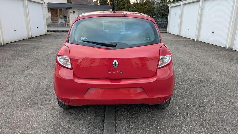 Gebraucht Renault Clio II Expression 75 PS (55 kW) 2010 Rot Limousine