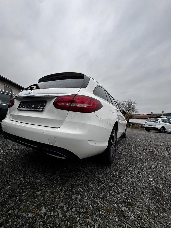Gebraucht Mercedes C250 Night 204 PS (150 kW) 2015 Weiß Kombi