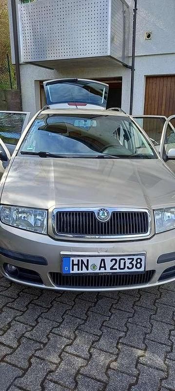 Gold Gebraucht 2004 Skoda Fabia Kleinwagen | 1.999 € (Teuer) - Bild 1/4