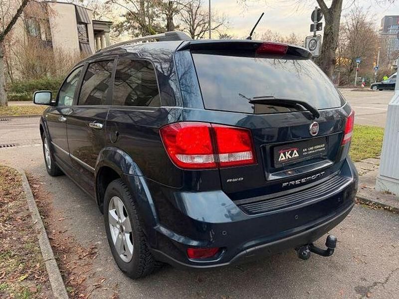 Gebraucht Fiat Freemont 170 PS (125 kW) 2013 Blau SUV