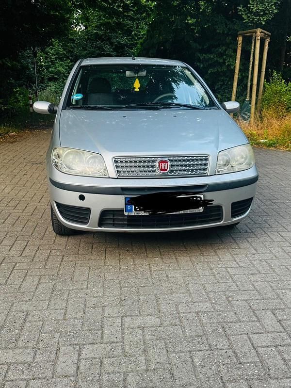 Silber Gebraucht 2009 Fiat Punto Kleinwagen | 1.400 € (Superpreis) - Bild 1/4