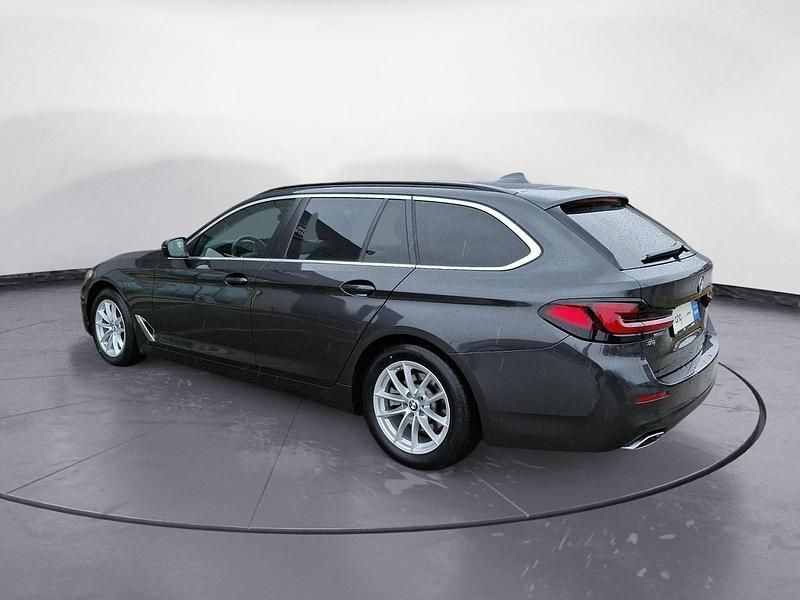 Gebraucht BMW 520 190 PS (139 kW) 2023 Grau Kombi