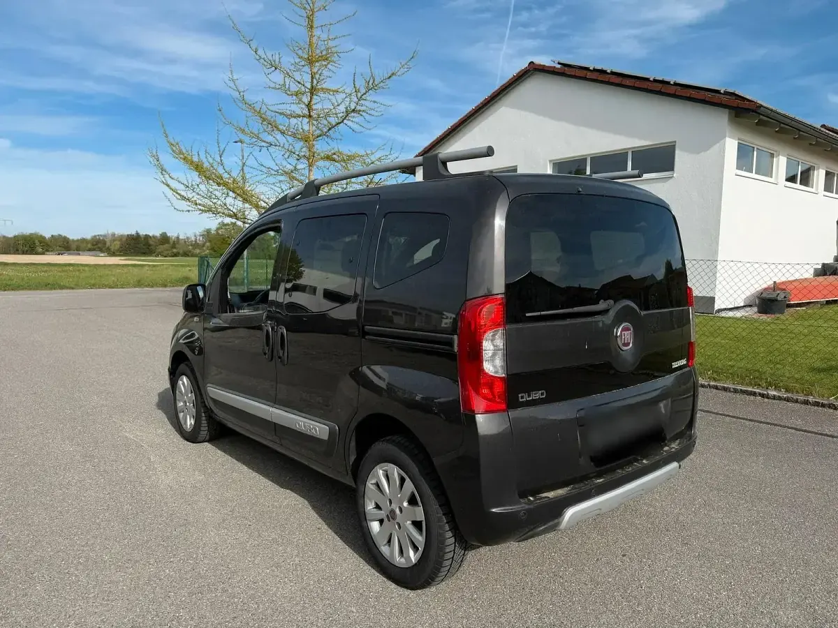 Gebraucht Fiat Qubo Trekking 95 PS (69 kW) 2013 Schwarz Van / Kleinbus