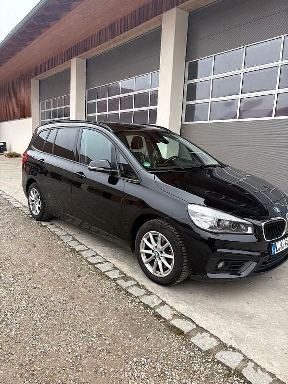 Schwarz Gebraucht 2016 BMW 218 Gran Tourer Sport Line Van / Kleinbus | 11.500 € (Fairer Preis) - Bild 1/4