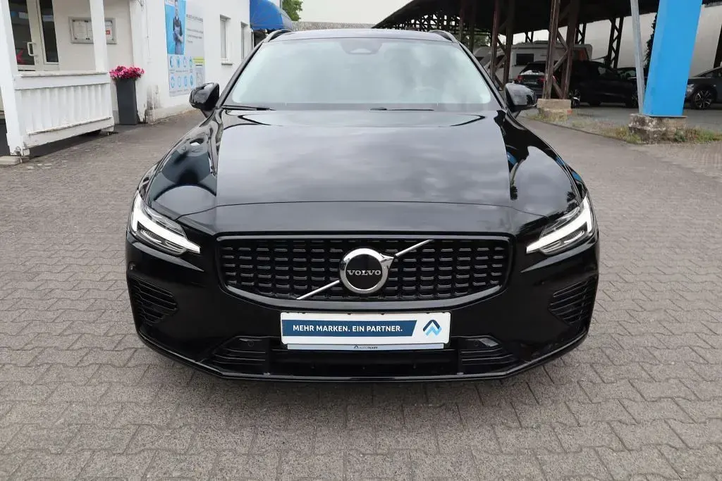 Gebraucht Volvo V60 Plus 253 PS (186 kW) 2023 Black solid stone Kombi