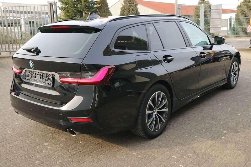 Gebraucht BMW 318 Advantage 156 PS (114 kW) 2022 Schwarz Kombi