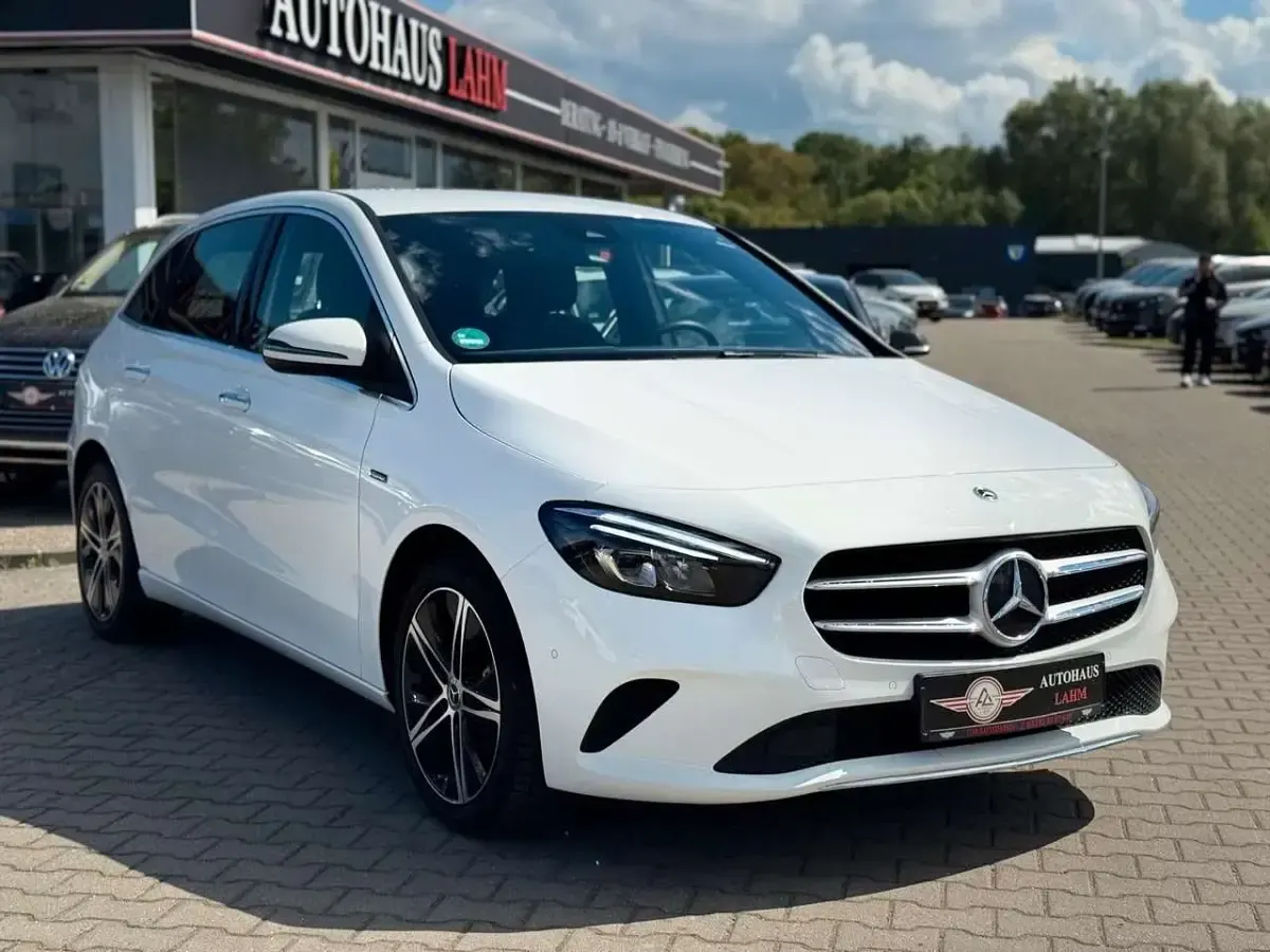 Gebraucht Mercedes E250 Progressive 160 PS (117 kW) 2021 Weiß Limousine