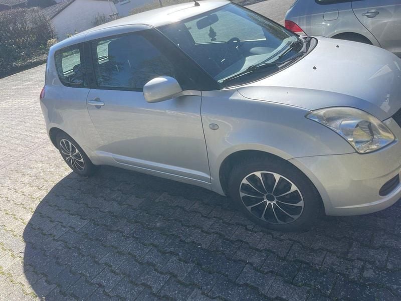Gebraucht Suzuki Swift Club 92 PS (67 kW) 2007 Silber Kleinwagen