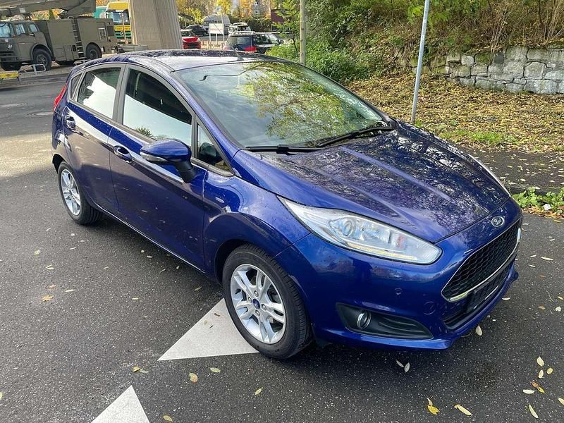 Gebraucht Ford Fiesta Celebration 101 PS (74 kW) 2016 Blau Kleinwagen