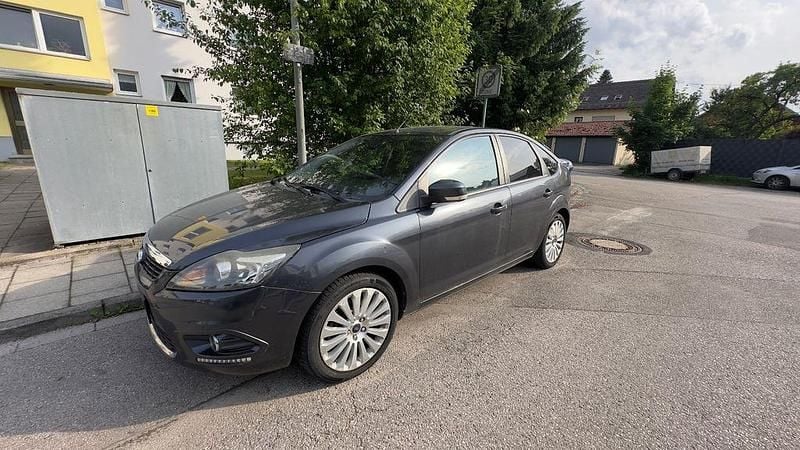 Grau Gebraucht 2009 Ford Focus Titanium Limousine | 3.000 € (Guter Preis) - Bild 1/4