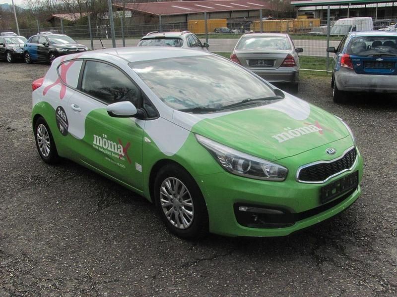 Usado Kia Ceed 90 HP (66 kW) 2017 Branco Citadino