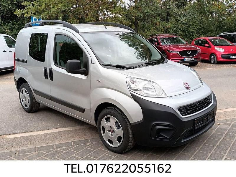 Grau Gebraucht 2021 Fiat Fiorino Van / Kleinbus | 9.890 € (Guter Preis) - Bild 1/4