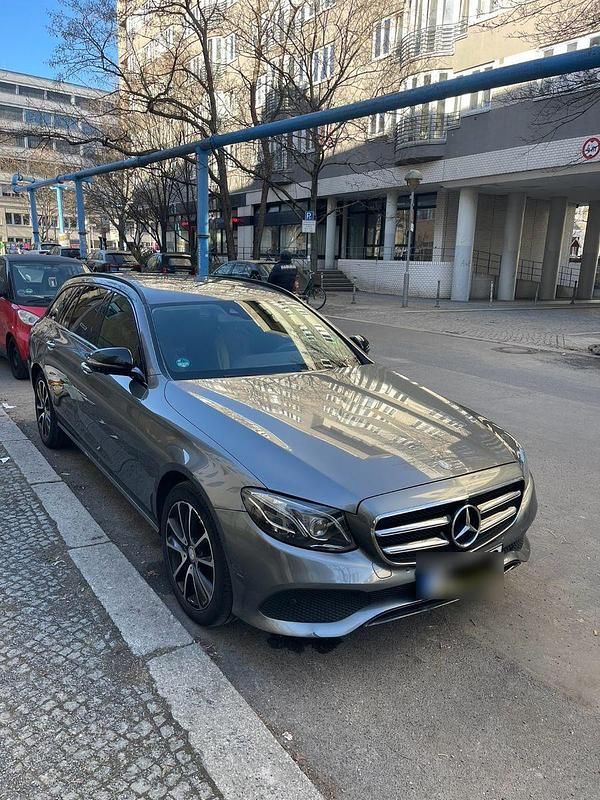 Gebraucht Mercedes E220 194 PS (142 kW) 2017 Grau Kombi