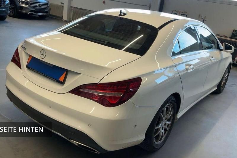 Gebraucht Mercedes CLA200 156 PS (114 kW) 2017 Weiß Limousine