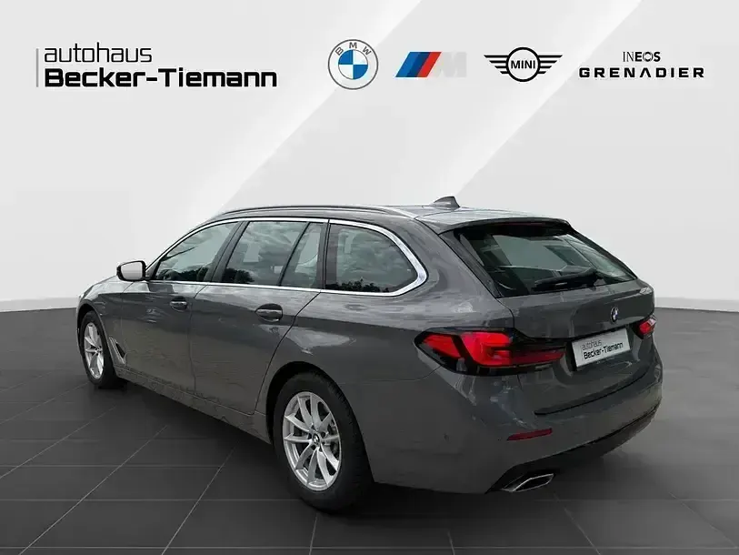 Gebraucht BMW 520 Efficient Dynamics 190 PS (139 kW) 2022 Berninagrau bernsteineffekt Kombi