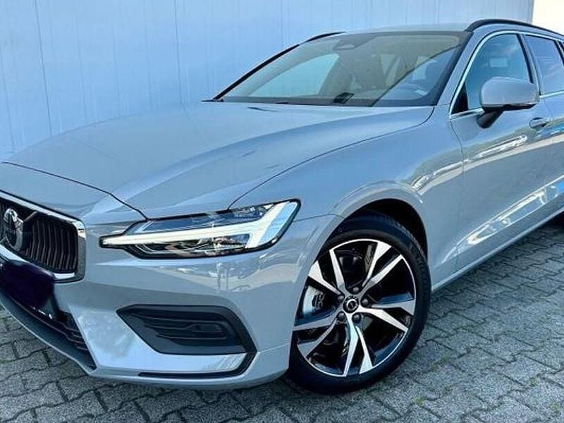 Vapour grey / metallic Gebraucht 2024 Volvo V60 Core Kombi | 36.900 € (Guter Preis) - Bild 1/4
