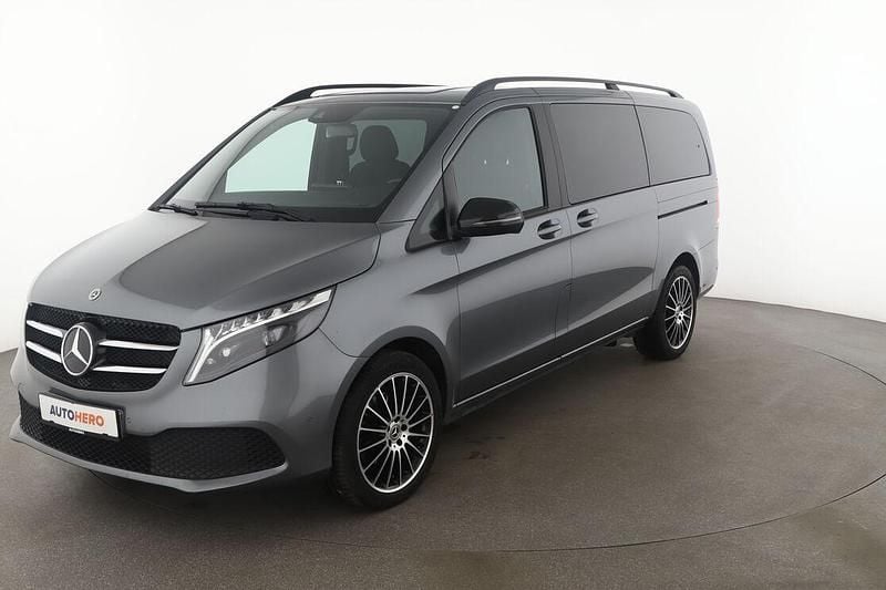Grau Gebraucht 2023 Mercedes V300 Edition Van / Kleinbus | 53.950 € (Fairer Preis) - Bild 1/3