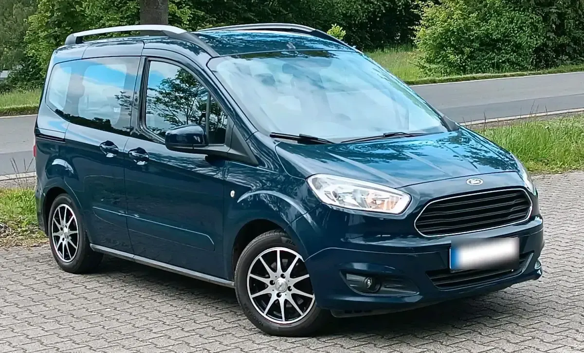 Gebraucht Ford Tourneo Courier 101 PS (74 kW) 2015 Blau Van / Kleinbus