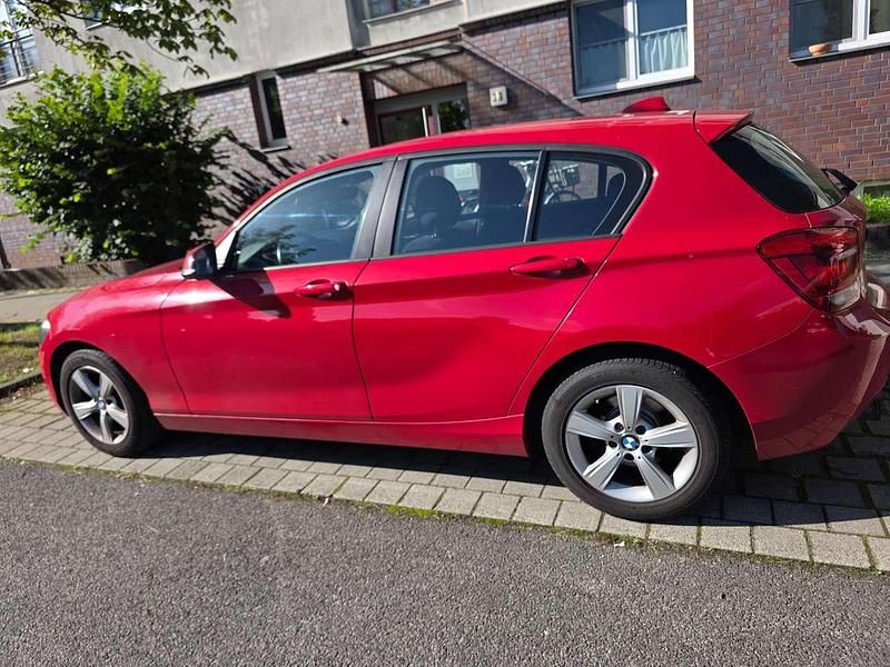 Rot Gebraucht 2013 BMW 116 Kleinwagen | 9.200 € (Etwas zu teuer) - Bild 1/4