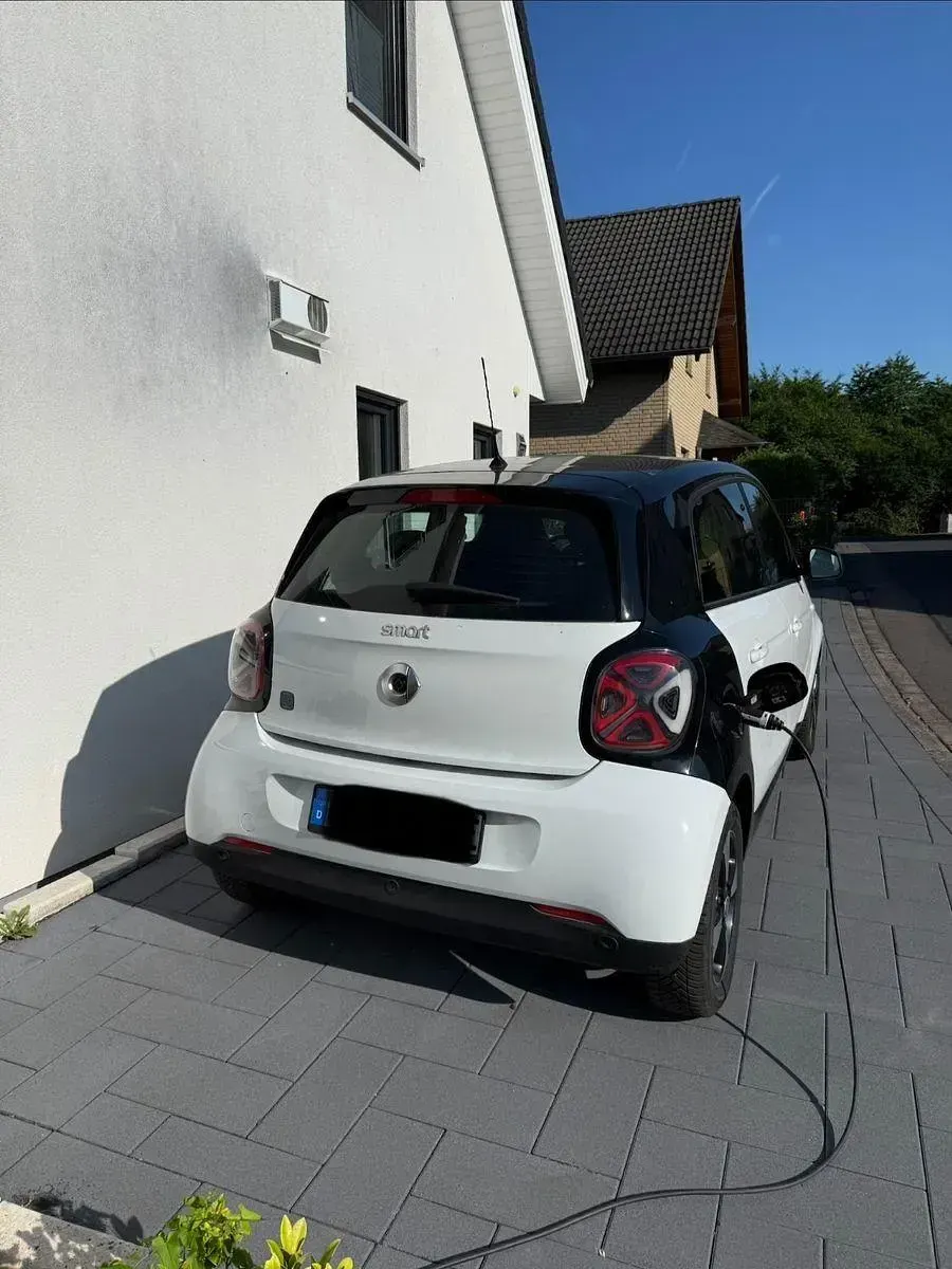 Gebraucht Smart ForFour Electric Drive Passion 60 kW (82 PS) 2021 Weiß Kleinwagen