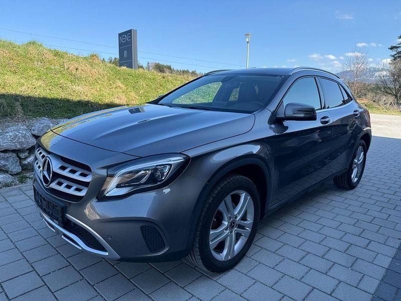 Gebraucht Mercedes GLA220 Urban 177 PS (130 kW) 2018 Silber SUV