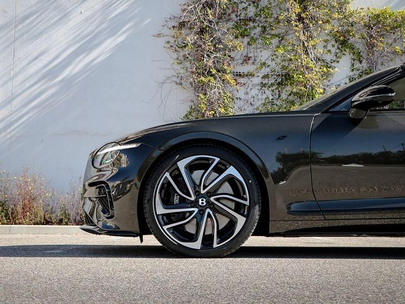 Neu Bentley Continental 680 PS (500 kW) 2026 Braun Cabrio