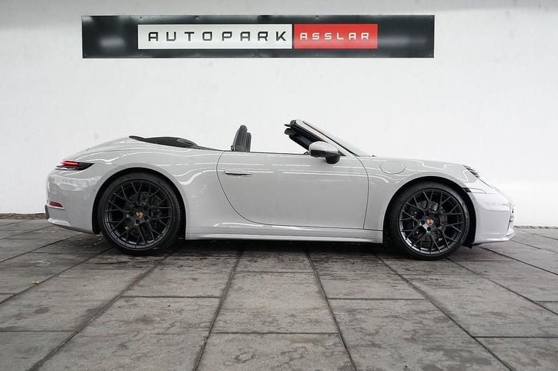 Gebraucht Porsche 992 394 PS (289 kW) 2025 Grau Cabrio
