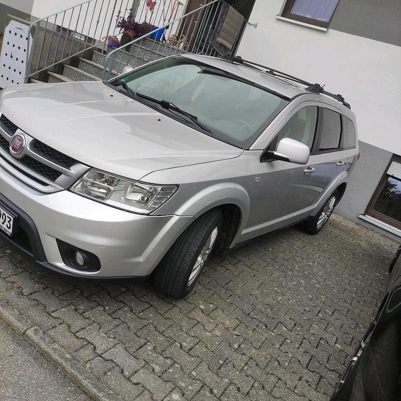 Gebraucht Fiat Freemont 170 PS (125 kW) 2012 Silber SUV