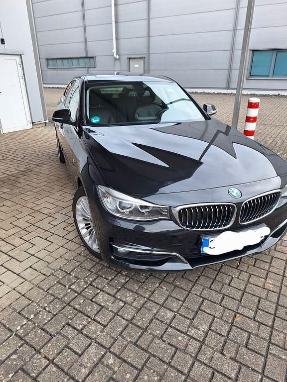 Schwarz Gebraucht 2013 BMW 320 Gran Turismo Luxury Line Limousine | 12.800 € (Fairer Preis) - Bild 1/4