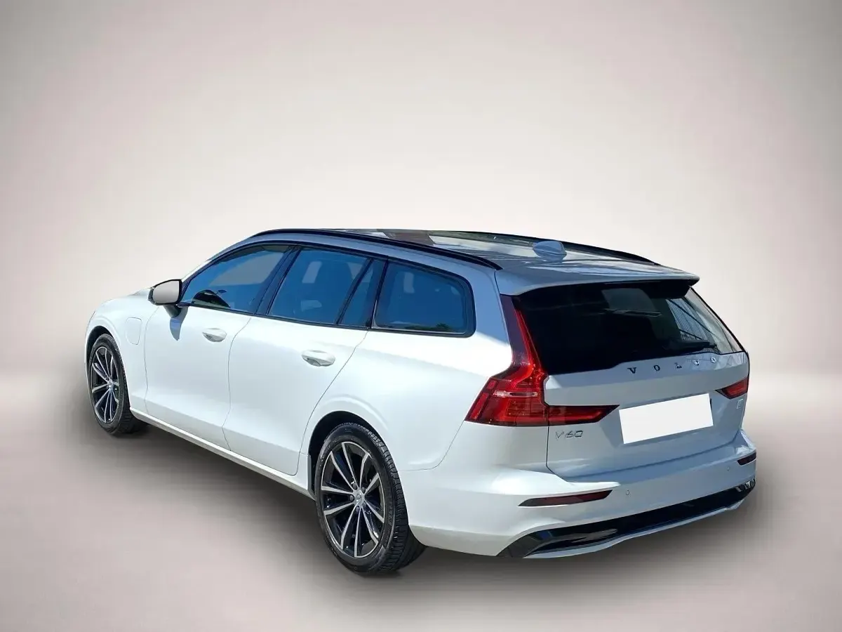 Gebraucht Volvo V60 Plus 455 PS (334 kW) 2023 Manufacturer Kombi