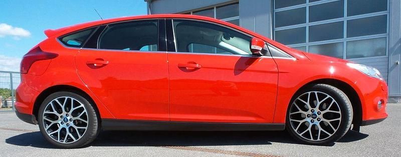 Gebraucht Ford Focus Titanium 182 PS (133 kW) 2014 Rot Limousine
