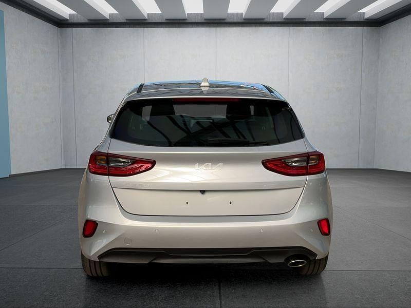 Neu Kia Ceed 101 PS (74 kW) 2025 Silber Kleinwagen