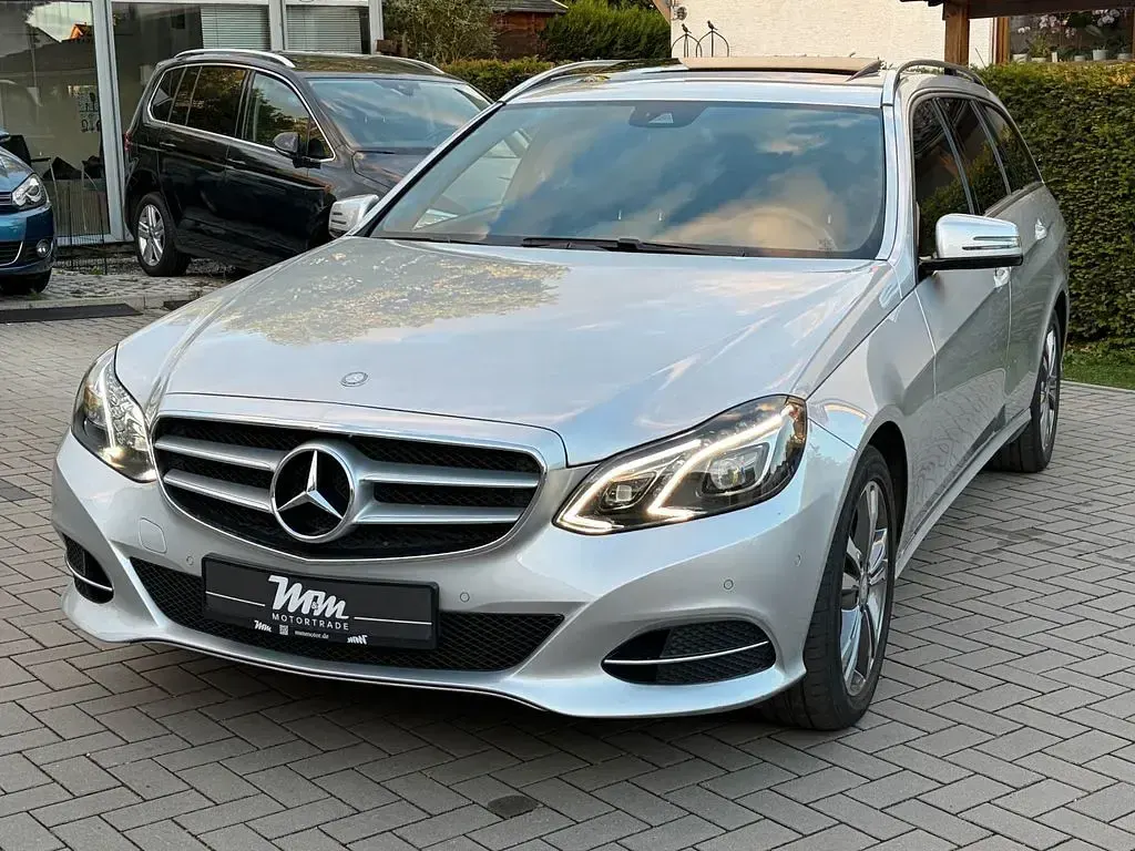 Usado Mercedes E220 Avantgarde 170 CV (125 kW) 2017 Plateado Berlina