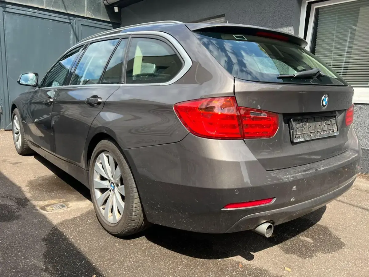Gebraucht BMW 318 143 PS (105 kW) 2013 Braun Kombi