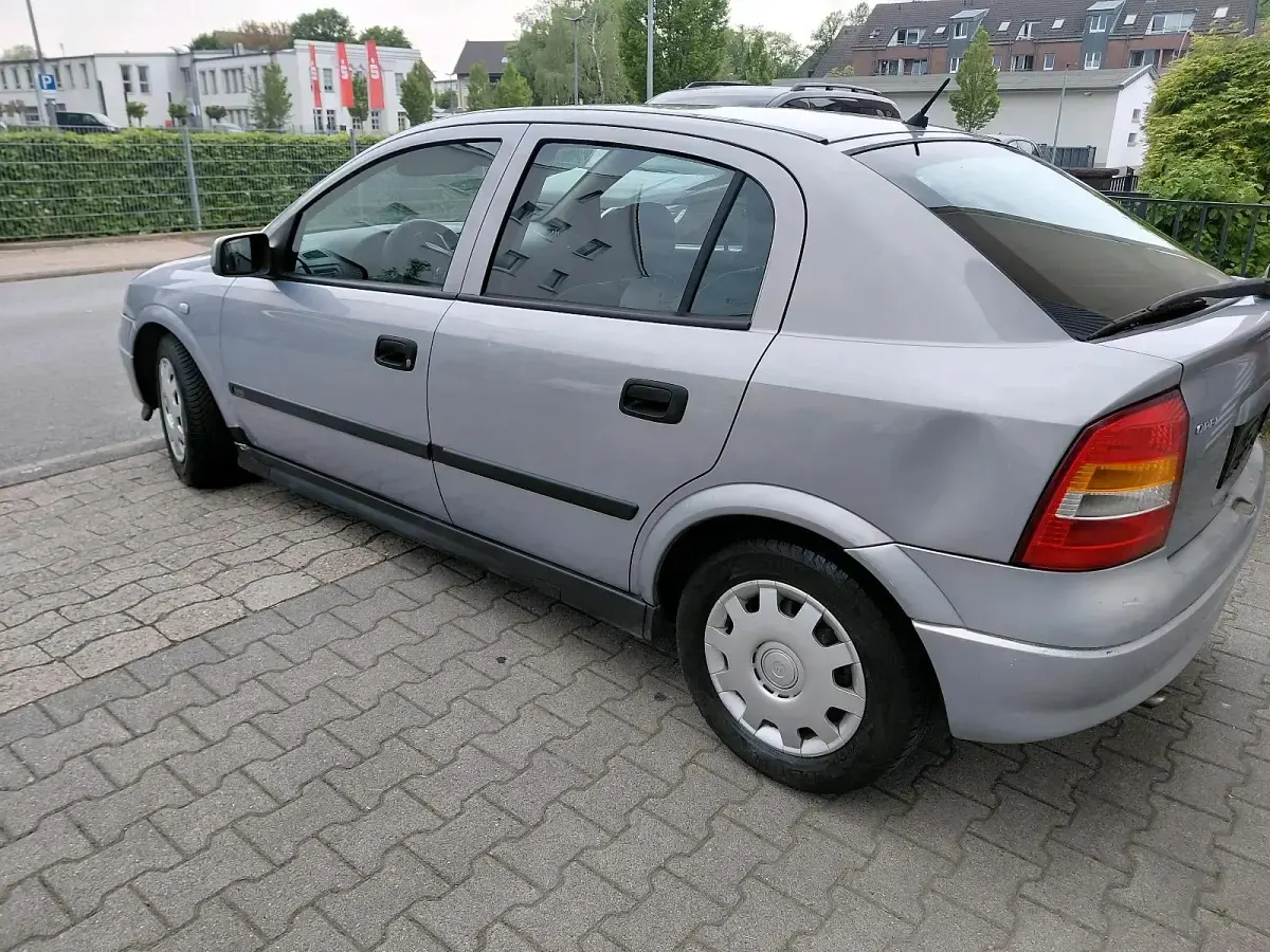 Używany Opel Astra 2002 Szary Sedan/Limuzyna