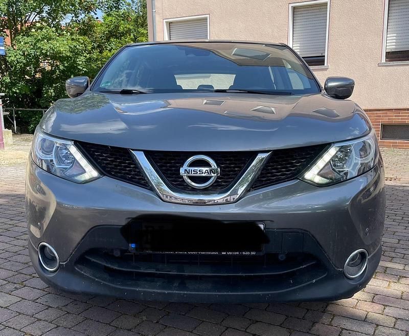 Grau Gebraucht 2016 Nissan Qashqai SUV | 14.900 € (Fairer Preis) - Bild 1/4