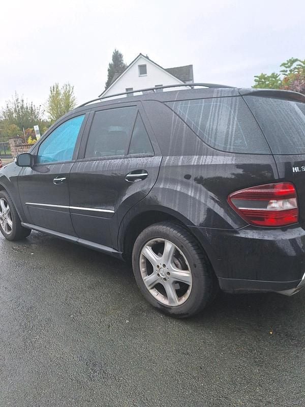 Gebraucht Mercedes ML350 272 PS (200 kW) 2007 Schwarz SUV