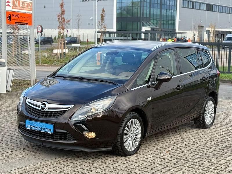 Braun Gebraucht 2015 Opel Zafira Tourer Innovation Van / Kleinbus | 6.999 € (Fairer Preis) - Bild 1/4